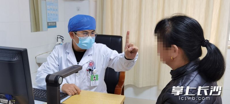 气温骤降，面瘫就诊患者增加。长沙晚报通讯员 曾娇  李英 供图