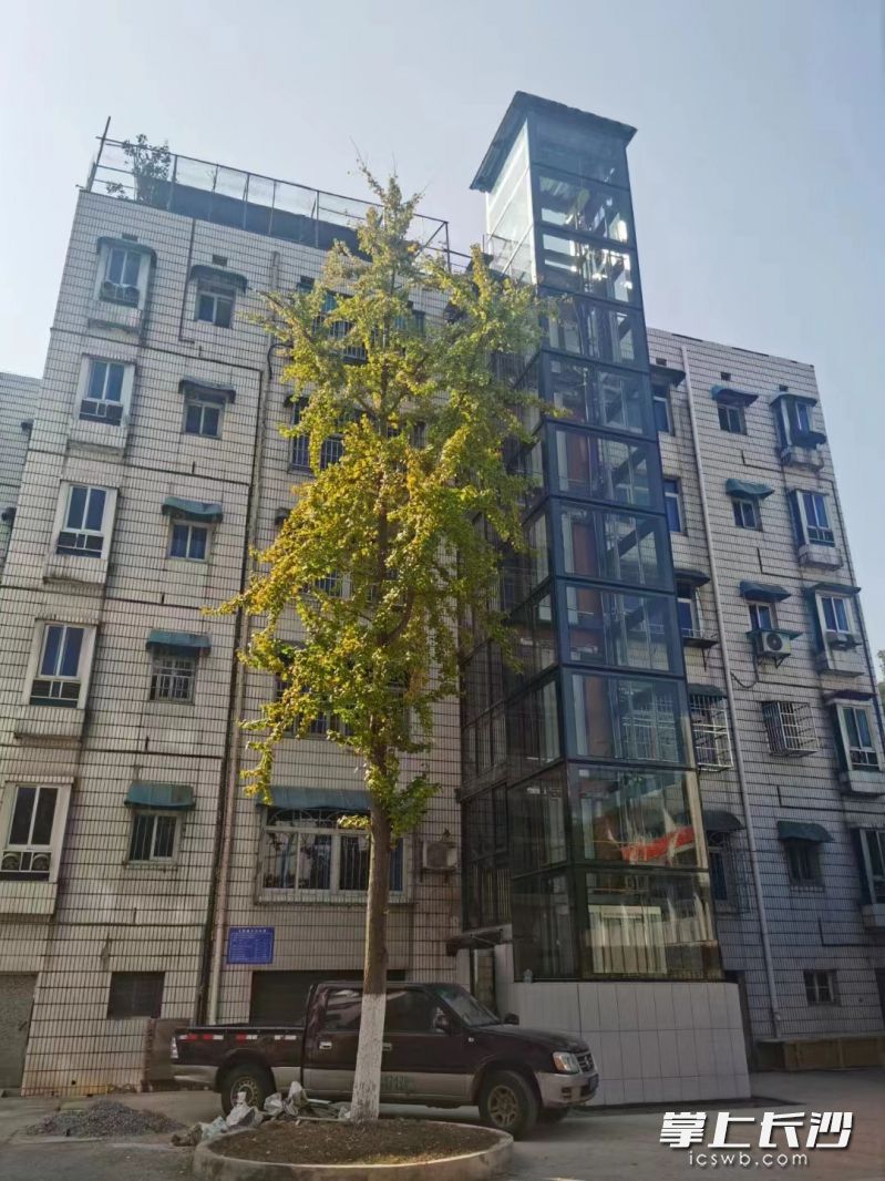 今年宁乡实施既有多层住宅加装电梯78台，提前超额完成年度目标任务。均为长沙晚报全媒体记者 陈焕明 通讯员 陈洪波 摄影报道