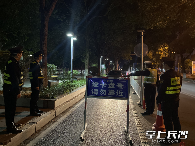 浏阳交警查处酒驾现场