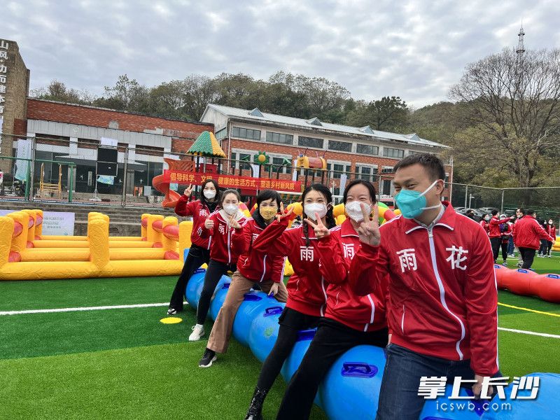 本次运动会共有10支代表队参赛，有“欢乐毛毛虫”“心心相印”“精益求精”“十拿九稳”“携手同行”五个比赛项目。