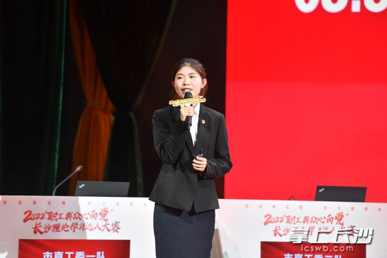 参赛队员们谈感悟、说心得，滔滔不绝。