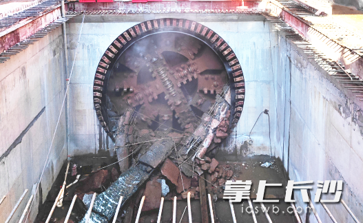 19日，雨花区金海路雨水分流箱涵工程盾构区间顺利实现贯通。 全媒体记者 周游 通讯员 高兴 摄影报道