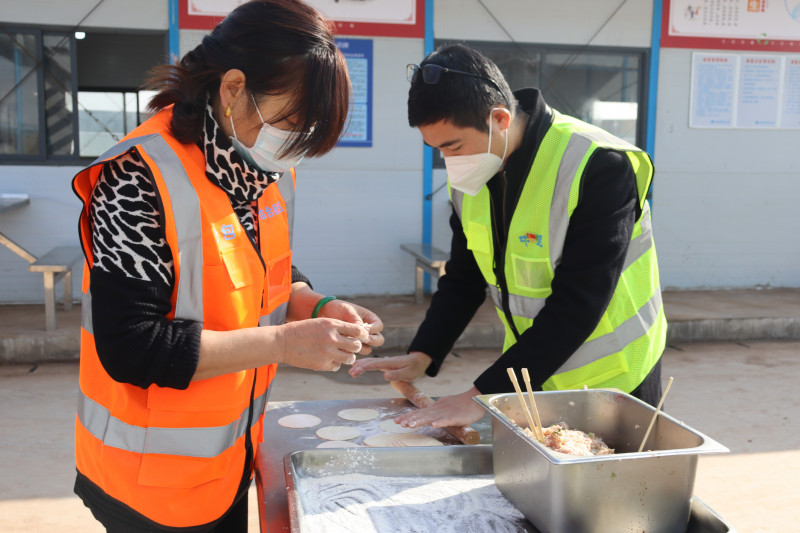 22日，该项目长沙之星党支部开展“支部同心 建设不停 水饺传情”主题党日活动。均为长沙晚报全媒体记者 陈焕明 通讯员 赵紫薇 摄影报道