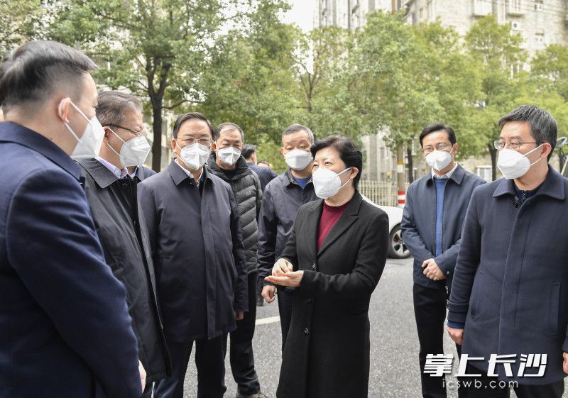 吴桂英在西湖街道检查督导居民自建房安全整治工作。 吴桂英在西湖街道检查督导居民自建房安全整治工作。