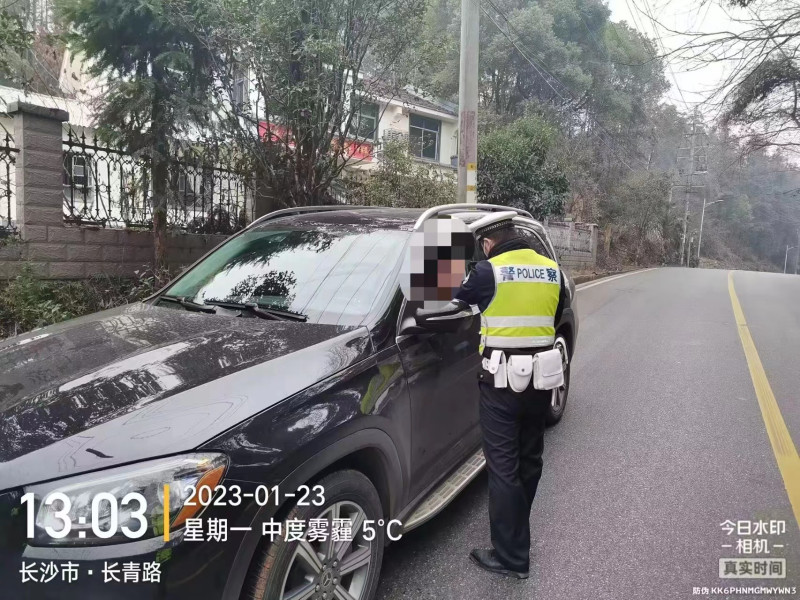 开福交警开展酒驾整治