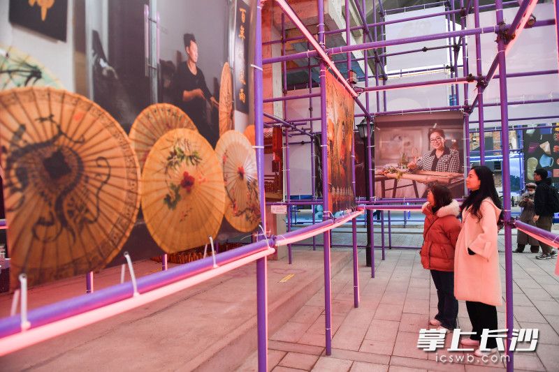 “焕新非遗”影像展正在潮宗街火热进行，这也是“我们的节日·元宵”系列活动之一。