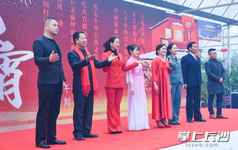 诗歌朗诵《元宵》。