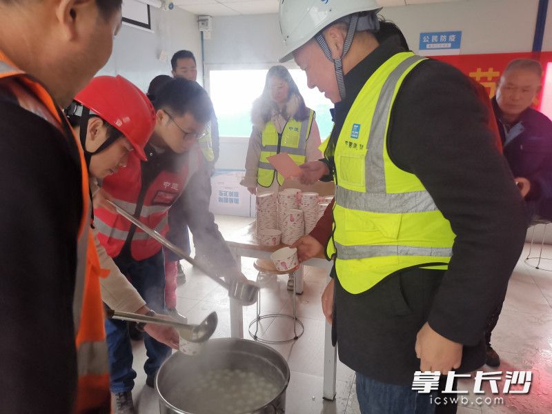 中建三局开展“元宵佳节庆团圆，携手共进创佳绩”主题活动。通讯员 彭琴 摄