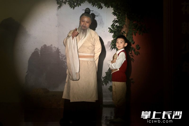 “10后”学子遇见“60后”孔子，雨花少年新解“仁义礼智信”。