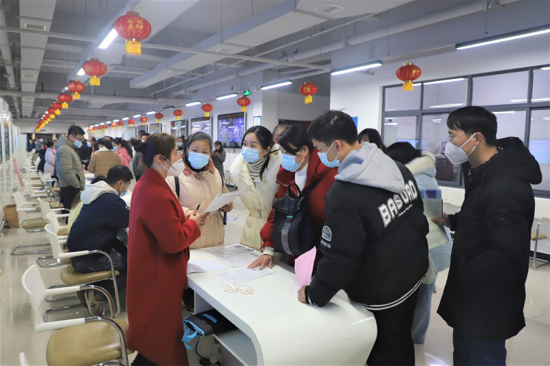 “新春招聘周”活动现场人头攒动。