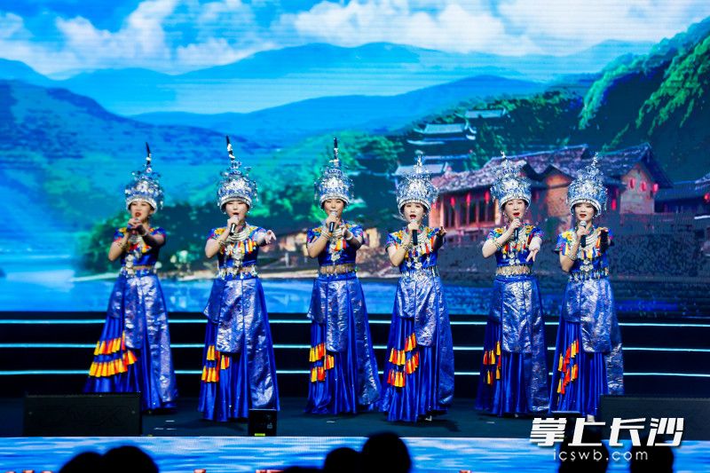 颁奖典礼上的节目表演。均为组委会供图