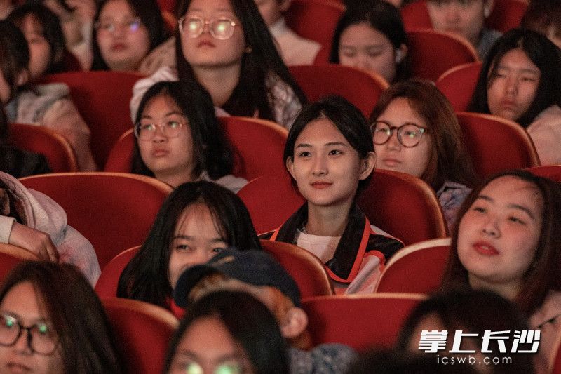 长沙学院师生身临其境重温雷锋故事、感悟雷锋精神。