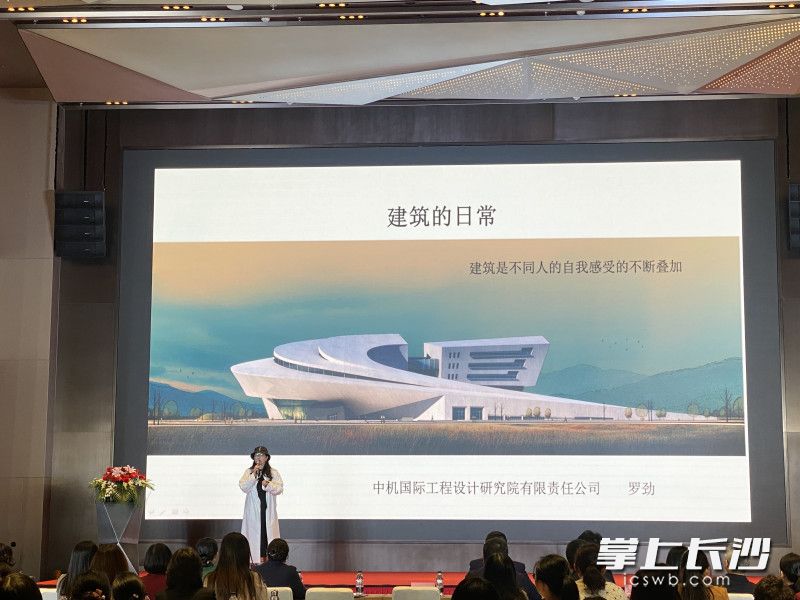 今日，雨花区举办“雨花之芯 最亮的星”女科技工作者论坛，罗劲作为代表之一分享了自己的成长故事。