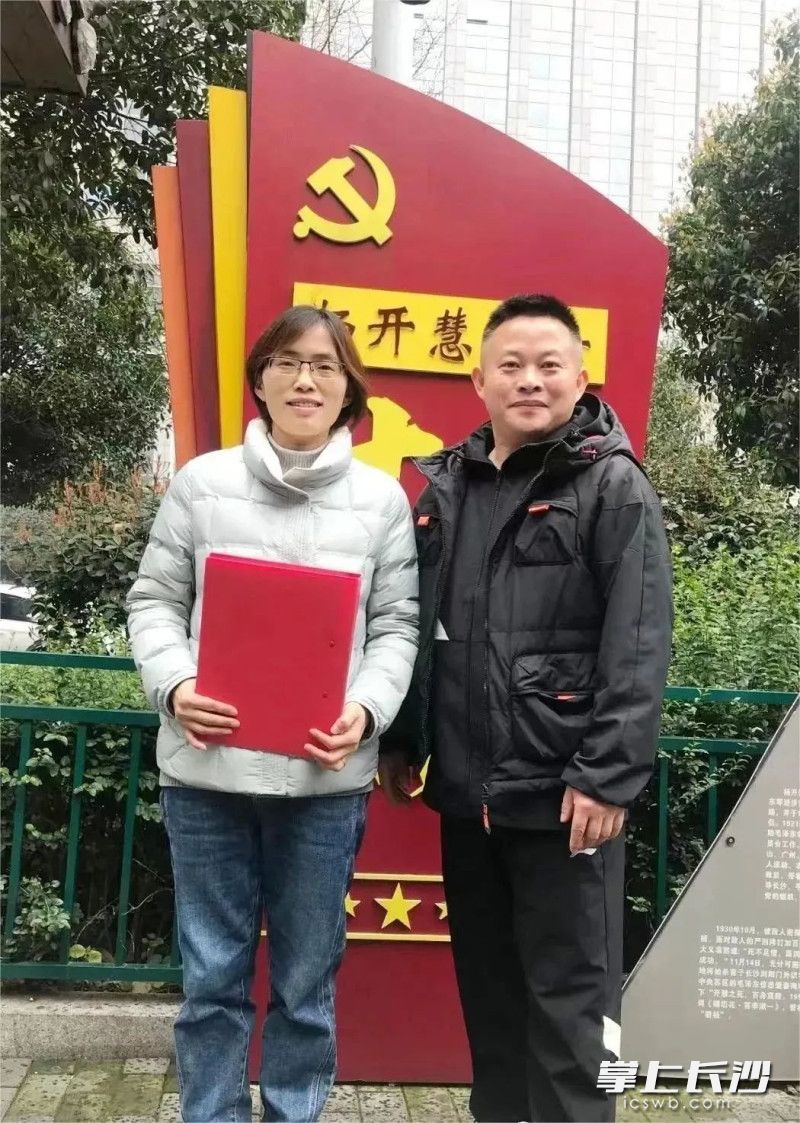 左为主讲老师李姜,右为指导老师周文凯。 左为主讲老师李姜,右为指导老师周文凯。