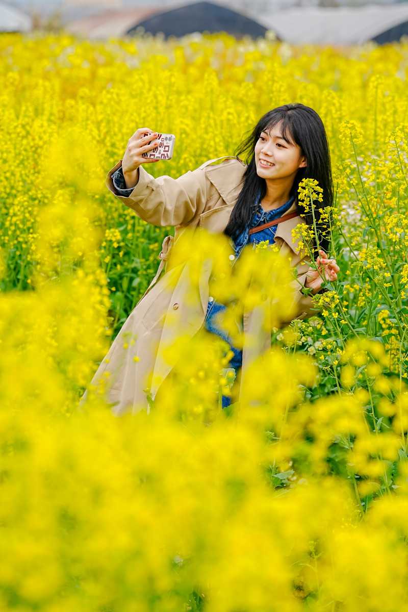 和油菜花来一张美美的合照。