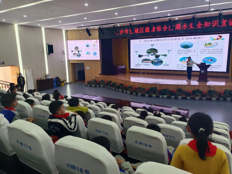 2023年望城区“疏堵结合防溺水安全教育进校园”活动走进望城一中外国语学校。均为长沙晚报全媒体记者 陈良 摄