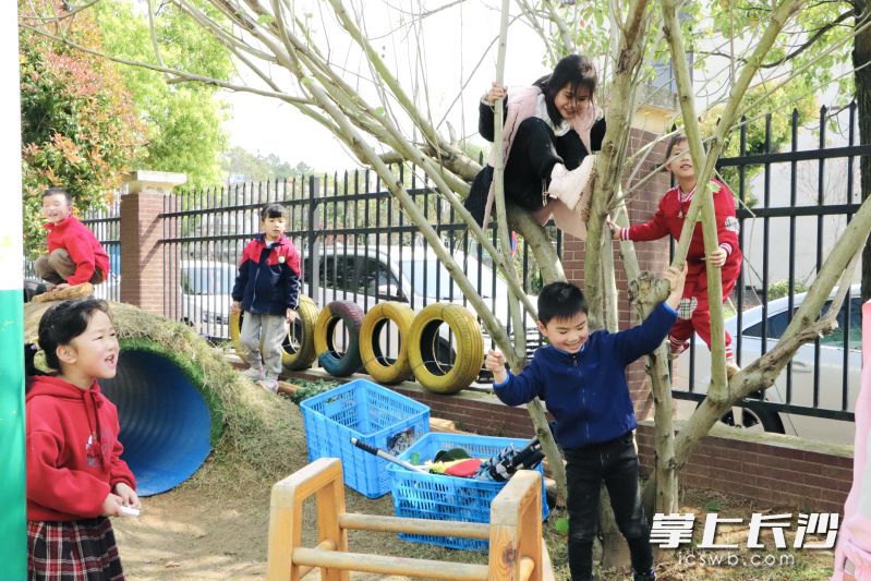 孩子们玩得好开心! 孩子们玩得好开心!