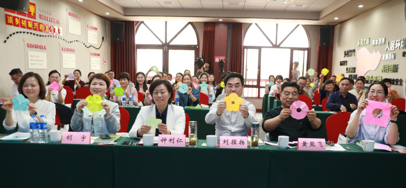 宁乡市政协将学习吧活动搬到乡村，让政协委员们感受乡村振兴工作推进的蓬勃力量和乡村的巨大变化。