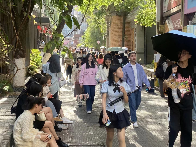  3天近5万游客畅游白果园。