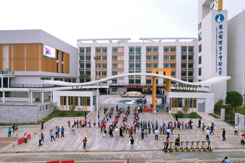 麓山国际实验二小2022年9月开学，规划办学规模为48个班，是观沙岭城市更新片区的首个开工项目。均为长沙晚报全媒体记者 陈焕明 通讯员 周灿群 摄影报道