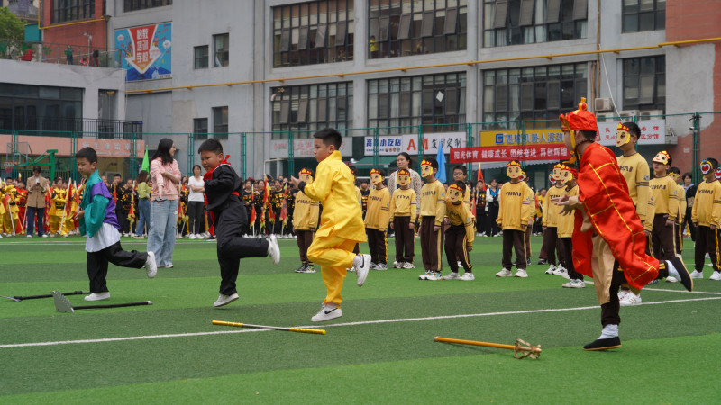 “唐僧师徒”亮相运动会开幕式。均为长沙晚报通讯员 李静 供图 “唐僧师徒”亮相运动会开幕式。均为长沙晚报通讯员 李静 供图