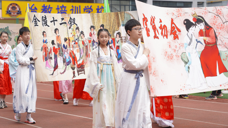 六年级学生的《红楼梦》人物方阵。 六年级学生的《红楼梦》人物方阵。