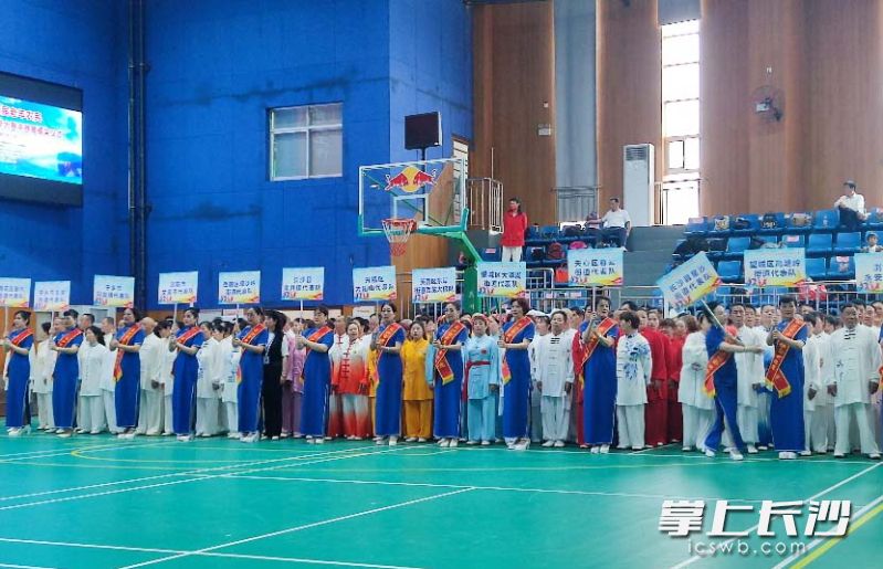 17日，长沙市首届老年农民“家庭健康”太极拳大赛决赛在湖南师大附中博才实验中学举行。
