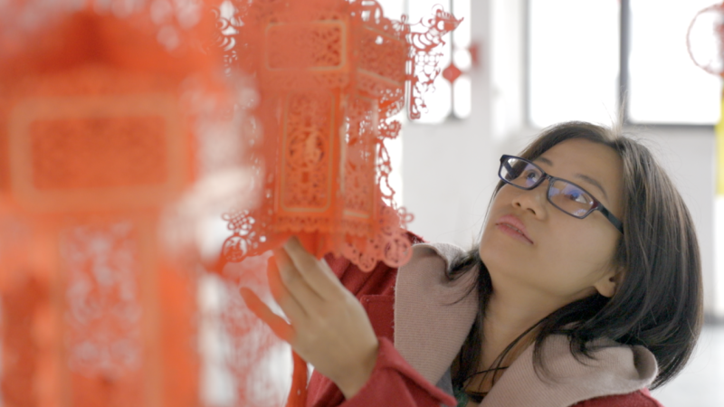 ▲易少玲出生的永州东安县，至今保留着做工精美的清代老宅建筑群。受传统手艺的熏陶，易少玲从小就喜欢画画，有着美术天分。