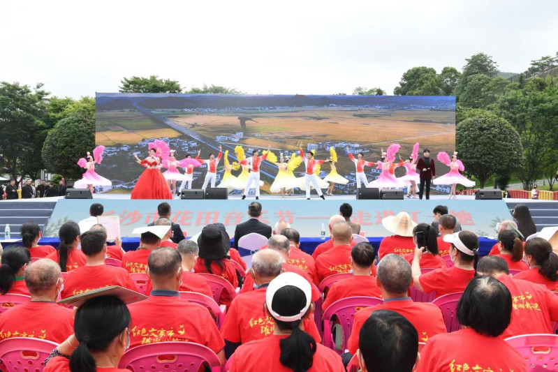 长沙市花田音乐节“走进红土地”文家市专场演出现场。均为长沙晚报通讯员 胡昌斌 摄