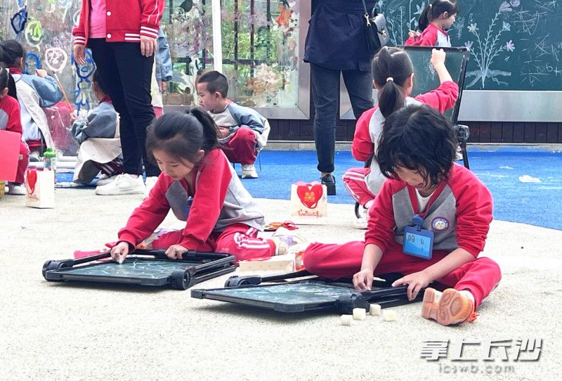 湖南湘江新区将于本次宣传月内开展形式多样的活动。 湖南湘江新区将于本次宣传月内开展形式多样的活动。