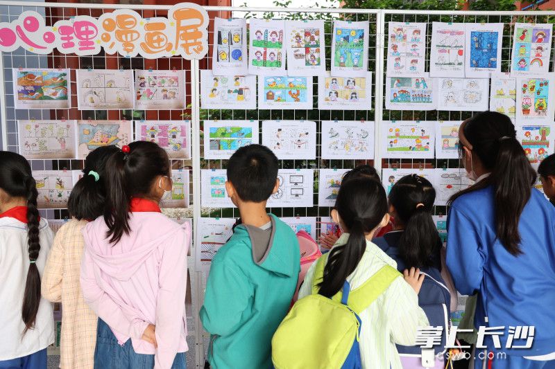 漫画展展出孩子们的精彩绘画作品。均为长沙晚报通讯员钟静仪摄