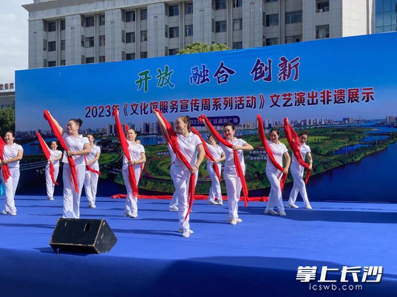 全省各地开展一系列文化馆服务宣传活动。均为湖南省文化馆供图