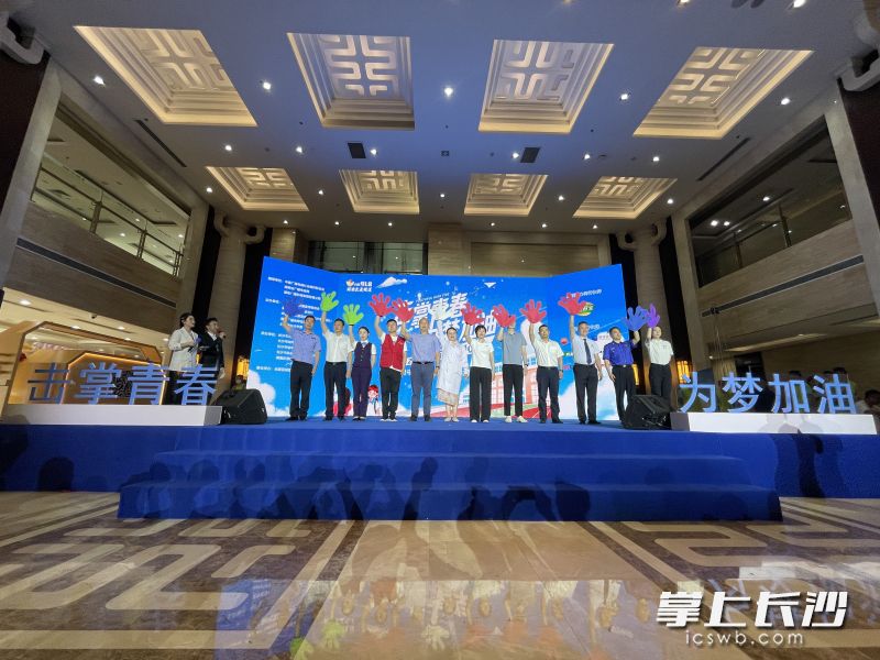 交警、医务人员、出租车驾驶员等多方人员将帮助高考考生。