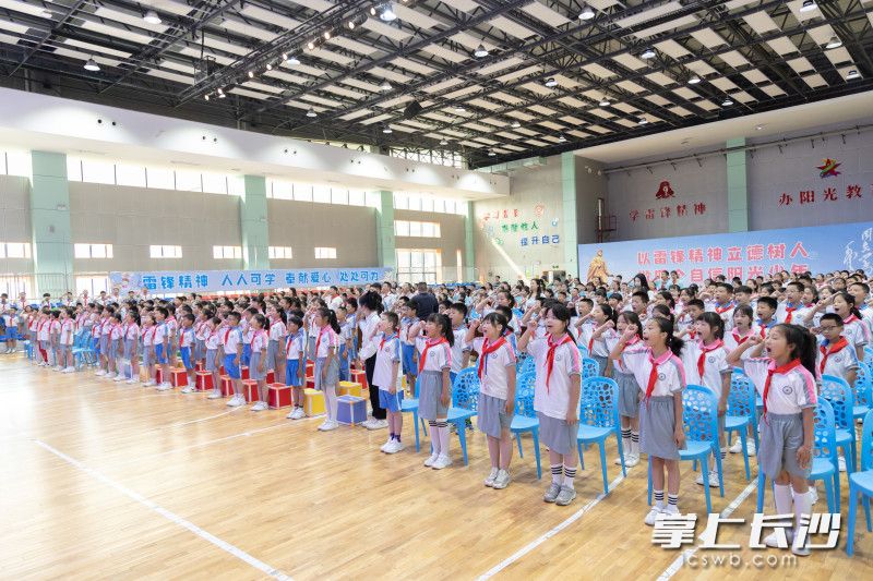少先队员们发出铮铮誓言。长沙晚报通讯员 李宁 供图