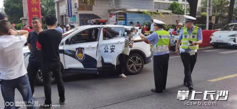 3名走错考点的考生坐上了警车