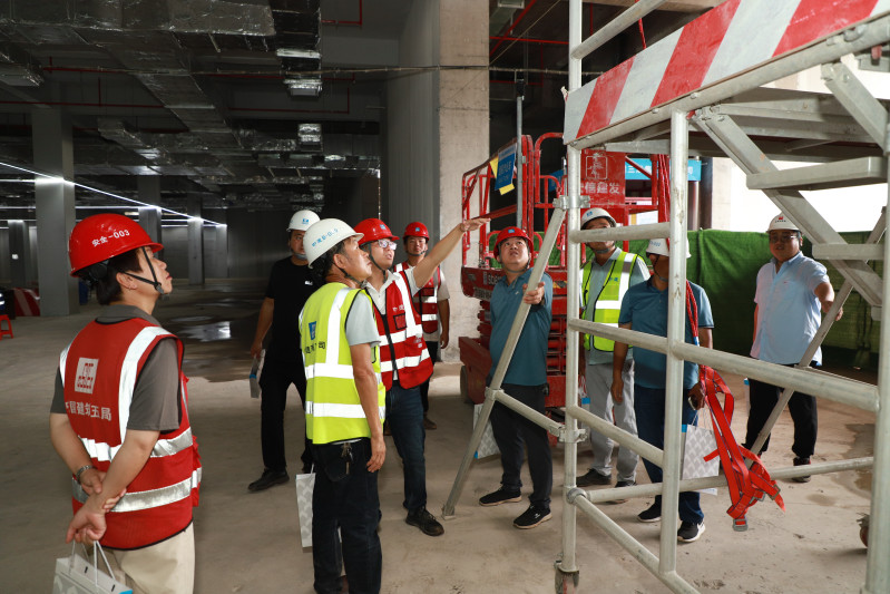 在永旺梦乐城长沙星沙项目,来自全市各施工、监理企业的800多名代表走进工地观摩。长沙晚报全媒体记者 陈焕明 通讯员 谭靓珣 摄影报道 在永旺梦乐城长沙星沙项目,来自全市各施工、监理企业的800多名代表走进工地观摩。长沙晚报全媒体记者 陈焕明 通讯员 谭靓珣 摄影报道