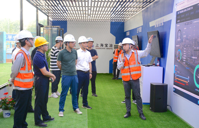 6月16日，长沙市2023年“安全生产月”建筑施工质量管理和安全生产标准化示范观摩会在上海宝冶承建的长沙五矿广场项目二标段举行。均为长沙晚报全媒体记者 陈焕明 通讯员 朱林能 摄影报道