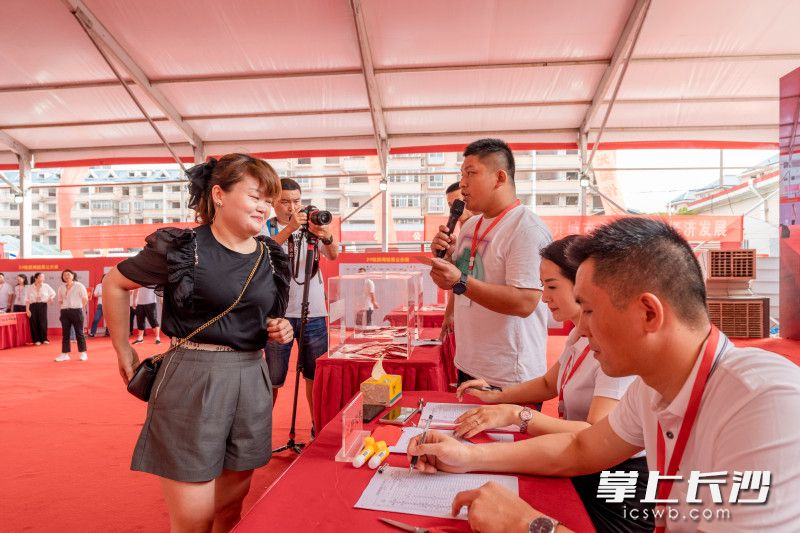 只要资料齐全，一套房子约2分钟即可完成分房流程。