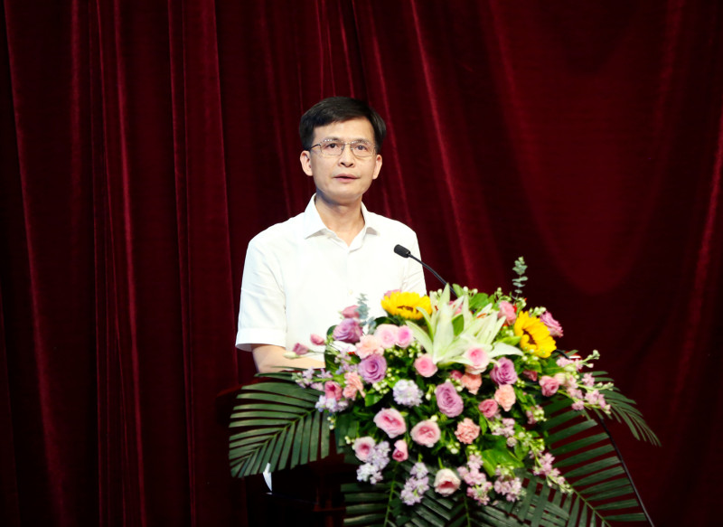 雅礼中学校长王旭在毕业典礼上致辞。均为长沙晚报通讯员 李如心 摄
