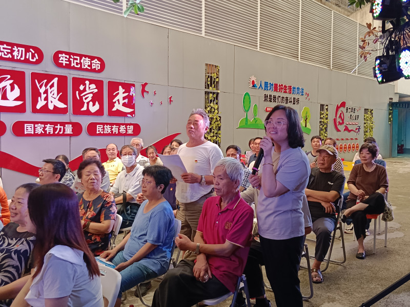 在居民互动环节，居民代表踊跃抛出自己的建议。长沙晚报全媒体记者 颜家文 摄