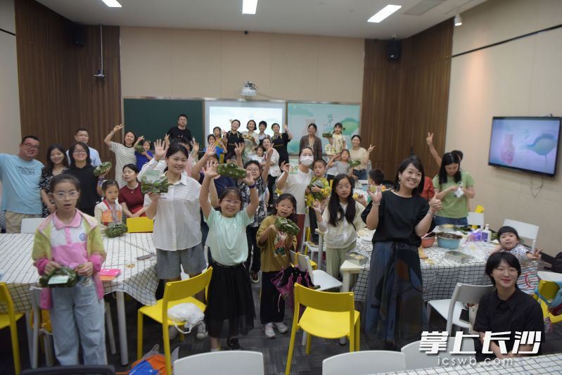 参加“我们的节日·好韵味”的市民很开心。图片均为长沙晚报通讯员 陈子慧 摄