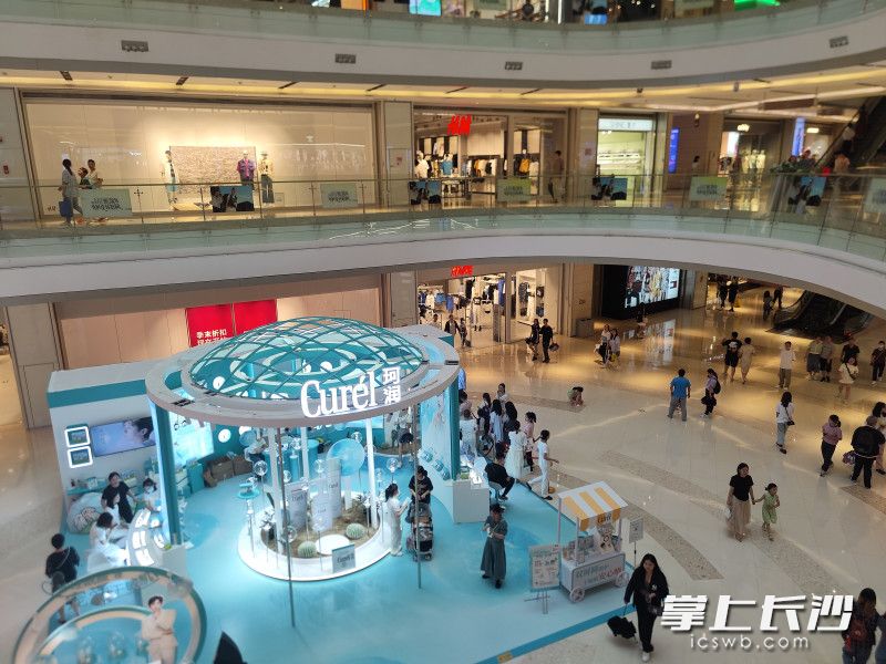 德思勤室内广场热度不减。