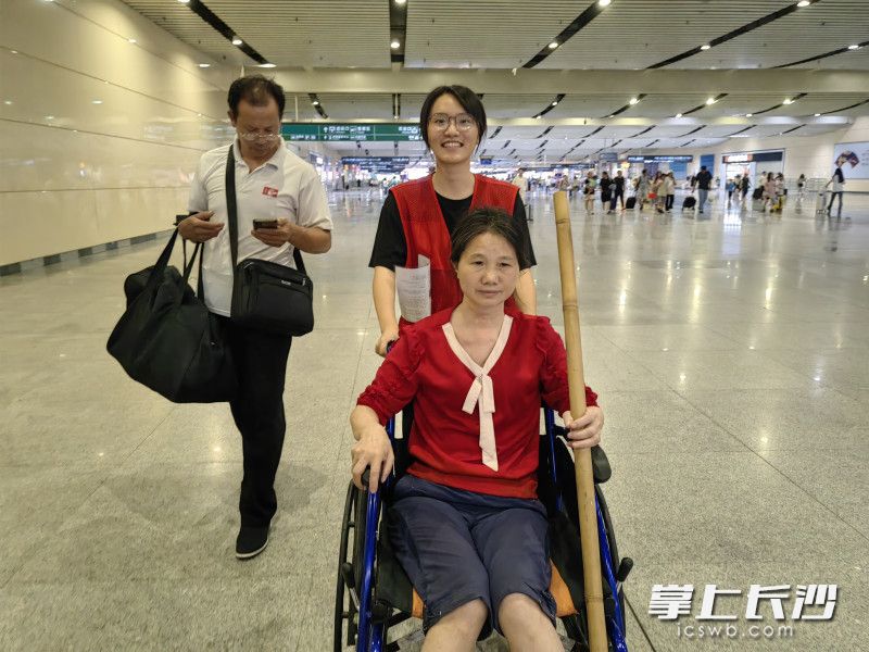 随着长沙火车南站“行走的思政课”开课，全市中小学生的暑期多了一个新选择——来长沙火车南站做志愿者。