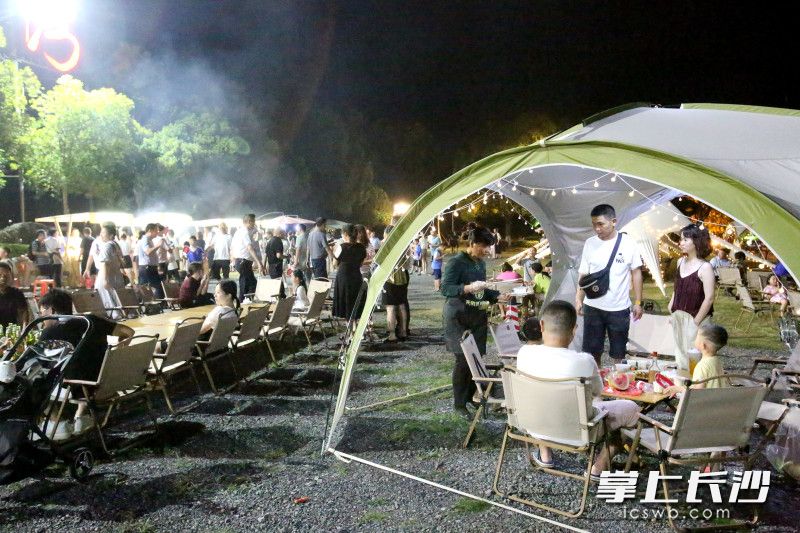 露营消暑，吃喝不误。