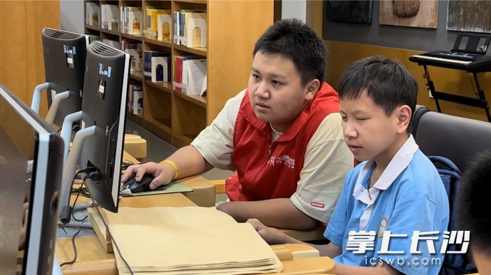 长图助力视障少年。均为长图供图