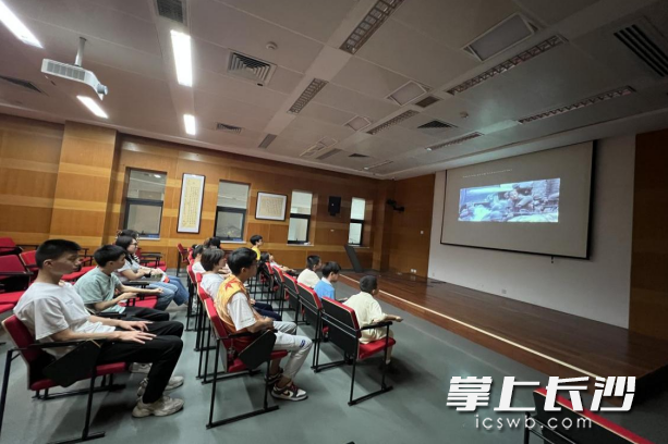 图为活动现场。
