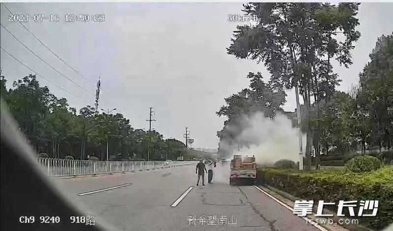灭火现场。