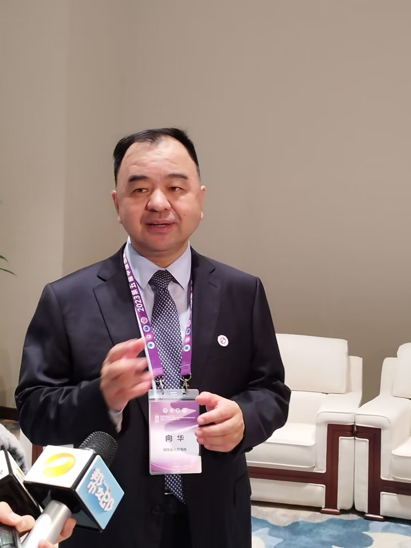 中国研究型医院学会出血专业委员会主任委员、出血中心联盟主席、县域医院出血中心联盟主席、湖南省人民医院常务副院长向华接受媒体采访。
