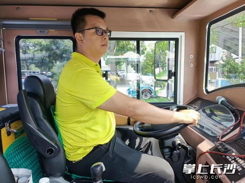 拾金不昧的好司机杨人子。均为长沙晚报通讯员 吴亮 供图