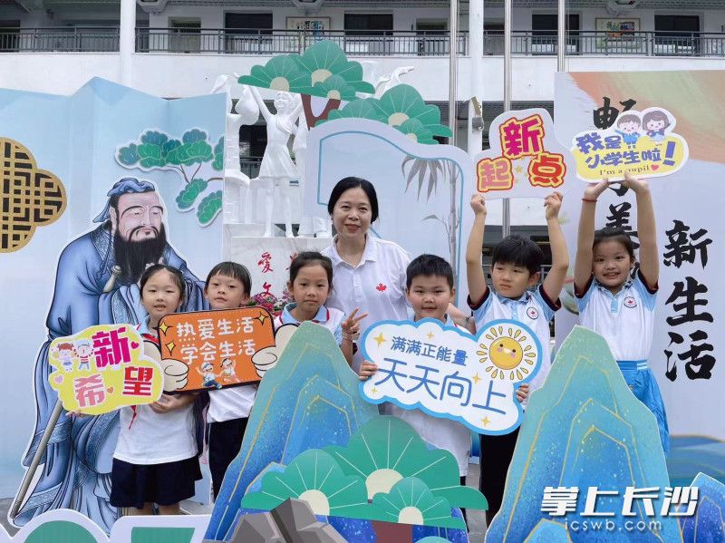 以“礼”开篇,迎接全校学子。 以“礼”开篇,迎接全校学子。